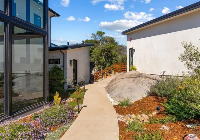 5th image of 10042 Tall Oak Dr, Escondido, CA 92026 | MLS# NDP2604554