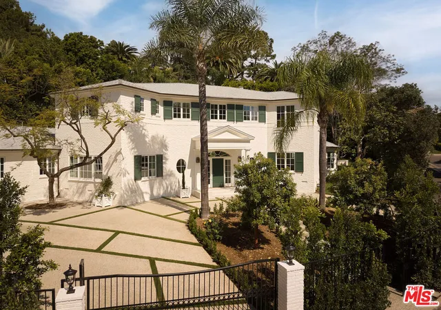 Homes for sale in Los Angeles, CA | 31 Oakmont Dr, Los Angeles, CA 90049 | MLS# 26832127