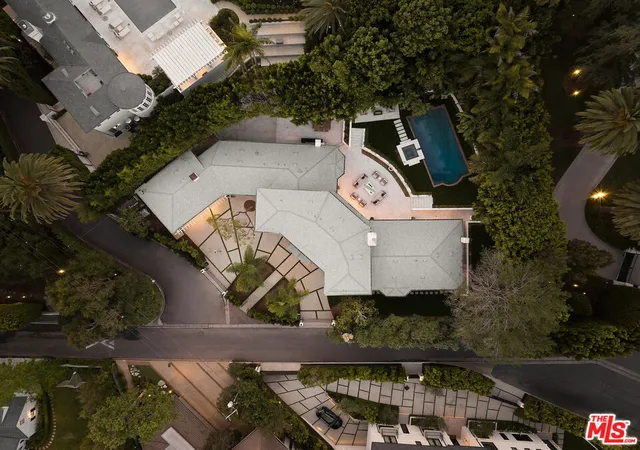 Homes for sale in Los Angeles, CA | 31 Oakmont Dr, Los Angeles, CA 90049 | MLS# 26832127
