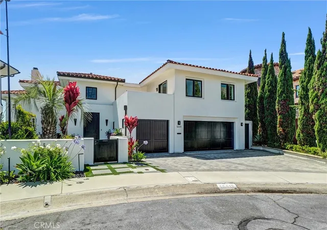 Photo 2 of Single family home for sale at 16412 Ardsley Cir, Huntington Beach, CA 92649 | MLS# OC26094909 | Listing updated on 2026-10-01