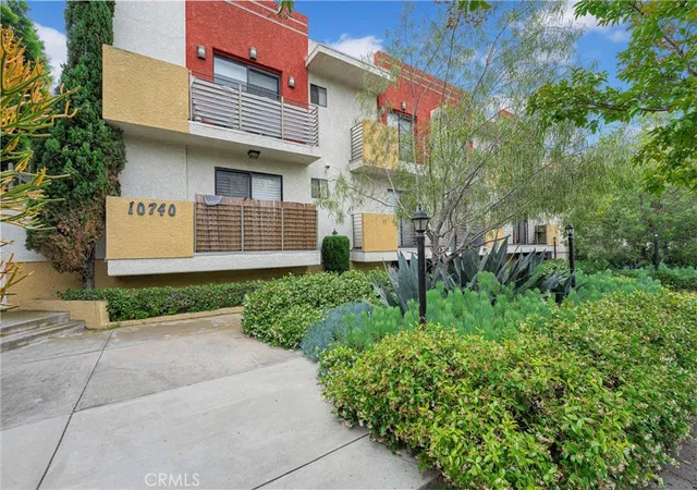Homes for sale in Los Angeles, CA | 10740 Lawler, Los Angeles, CA 90034 | Houzeo