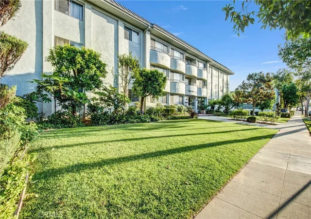 Homes for sale in Pasadena, CA | 972 E California #304, Pasadena, CA 91106 | MLS# SR26102459