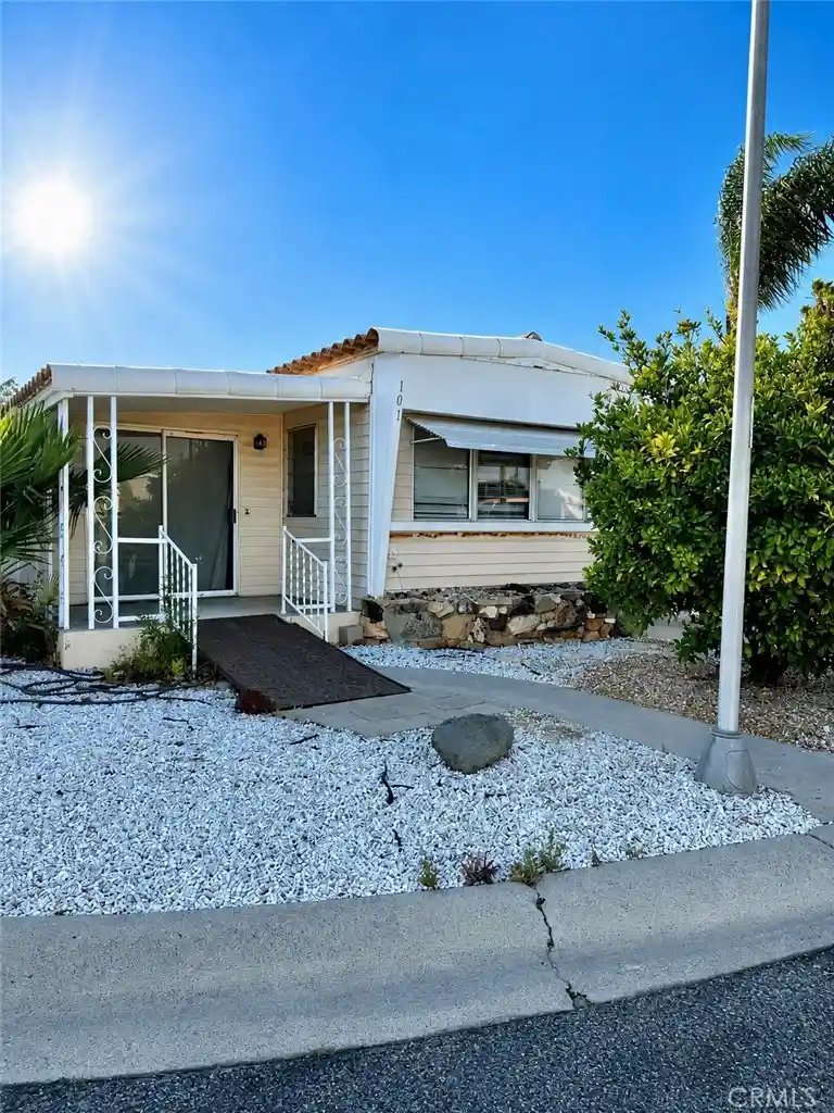 Photo 1 of Manufactured home for sale at 101 Santa Clara Cir, Hemet, CA 92543 | MLS# SW26102548 | Listing updated on 2026-10-16