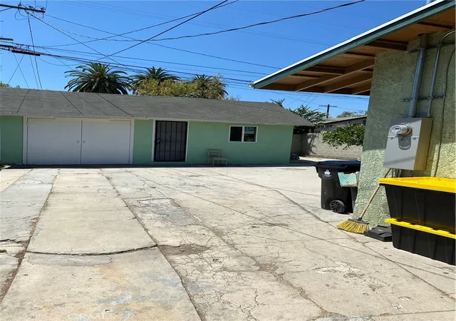 Homes for sale in Los Angeles, CA | 1650 W 39Th Pl, Los Angeles, CA 90062 | MLS# RS26048897