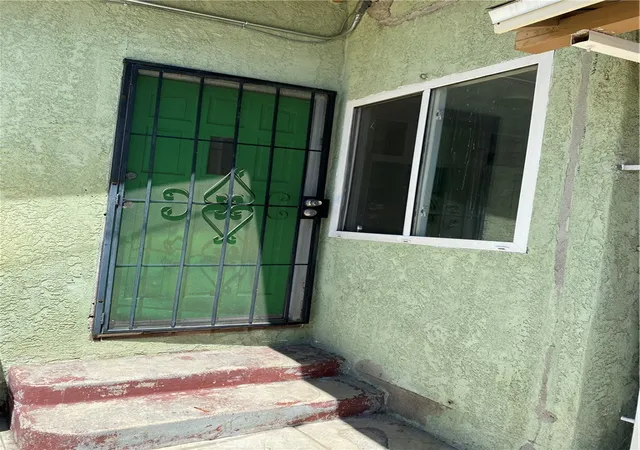 Homes for sale in Los Angeles, CA | 1650 W 39Th Pl, Los Angeles, CA 90062 | MLS# RS26048897