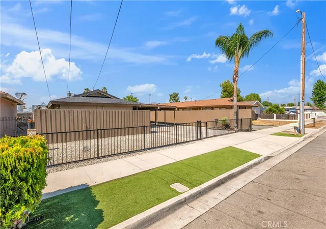 Homes for sale in Hemet, CA | 470 W Kimball, Hemet, CA 92543 | MLS# SW26102637