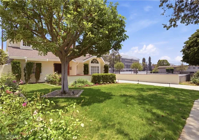 Photo 3 of Single family home for sale at 3642 Locust Ave, Long Beach, CA 90807 | MLS# SB26101850 | Listing updated on 2026-09-29