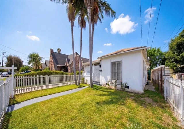 1st image of 511 N Chester, Compton, CA 90221 | MLS# DW26102786