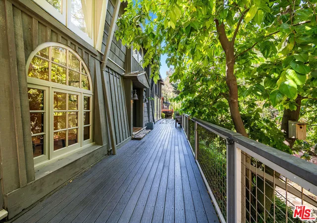 4th image of 689 Brooktree Rd, Santa Monica, CA 90402 | MLS# 26832715
