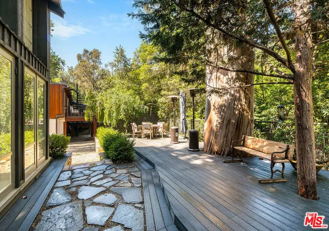 5th image of 689 Brooktree Rd, Santa Monica, CA 90402 | MLS# 26832715