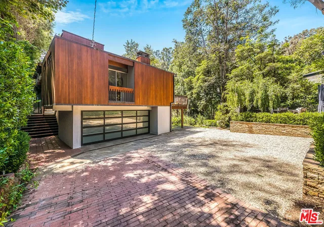 4th image of 681 Brooktree Rd, Santa Monica, CA 90402 | MLS# 26832467