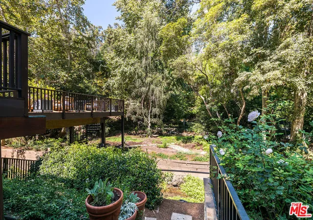 5th image of 681 Brooktree Rd, Santa Monica, CA 90402 | MLS# 26832467