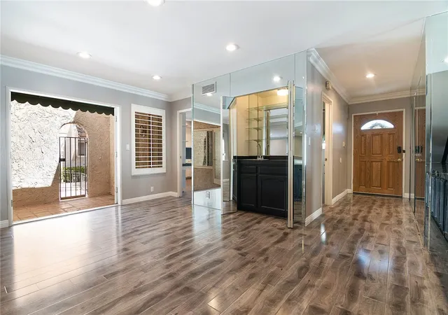 Photo 3 of Townhouse for sale at 5401 Zelzah #115, Encino, CA 91316 | MLS# BB26102751 | Listing updated on 2026-09-02