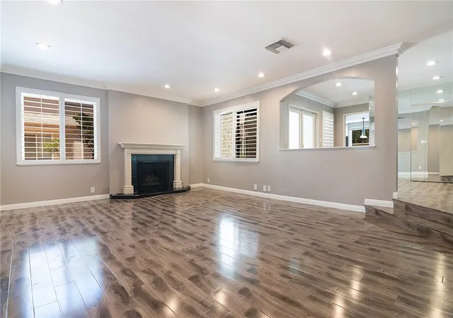 Listing Photo 5 - Condo for sale at Encino Plaza North, Unit 115 5401 Zelzah, Encino Plaza North, Encino, CA 91316 | Built Year: 1975-1975