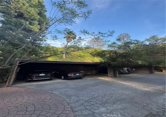 2nd image of 2700 Cahuenga Blvd E, Los Angeles, CA 90068