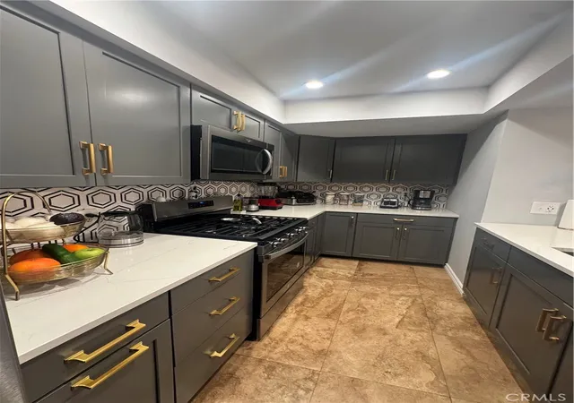 2nd image of 2700 Cahuenga Blvd E #4223, Los Angeles, CA 90068 | MLS# DW26102902