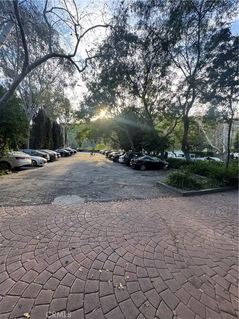 Listing Photo 30 - Condo for sale in 2700 Cahuenga Blvd E located at 2700 Cahuenga Blvd E, Los Angeles, CA 90068 - Unit #4223