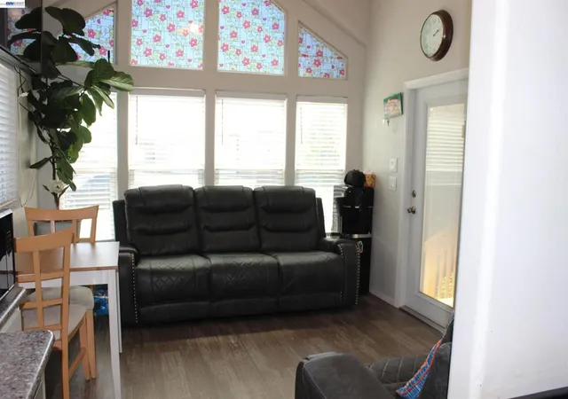 3rd image of 621 E Lockeford Street, Lodi, CA 95240 | MLS# 41134317