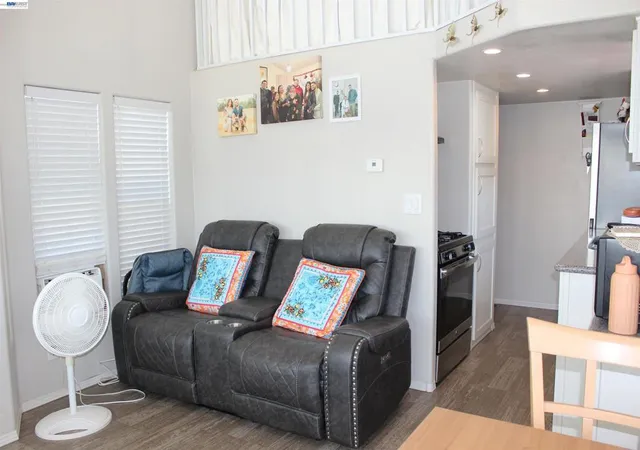 4th image of 621 E Lockeford Street, Lodi, CA 95240 | MLS# 41134317