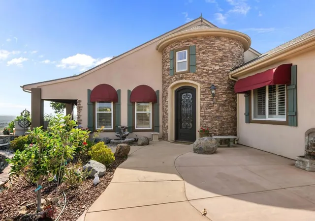 Photo 1 of Single family home for sale at 30419 Canyon Ests, Vista, CA 92084 | MLS# NDP2604576 | Listing updated on 2026-09-30