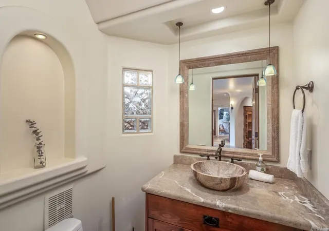 Homes for sale in Encinitas, CA | 112 La Veta Ave, Encinitas, CA 92024 | MLS# NDP2604577