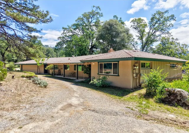 2nd image of 51300 Road 426, Oakhurst, CA 93644 | MLS# FR26102461