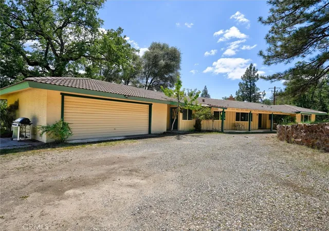 3rd image of 51300 Road 426, Oakhurst, CA 93644 | MLS# FR26102461