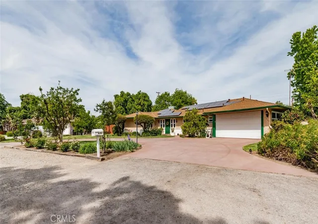 2nd image of 5767 E Park Circle, Fresno, CA 93727 | MLS# FR26103043