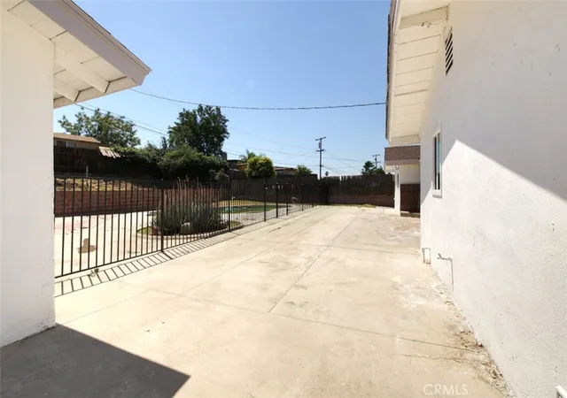 Homes for sale in Bakersfield, CA | 2425 Castle Dr, Bakersfield, CA 93306 | MLS# WS26103073