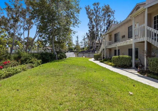 Homes for sale in Vista, CA | 236 Diamond Way, Vista, CA 92083 | Houzeo