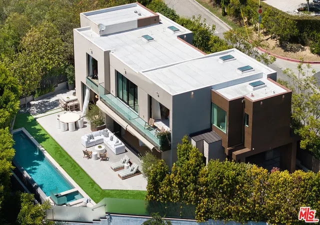 Photo 1 of Mansion for sale at 815 N Tigertail Rd, Los Angeles, CA 90049 | MLS# 26831785 | Listing updated on 2026-06-18