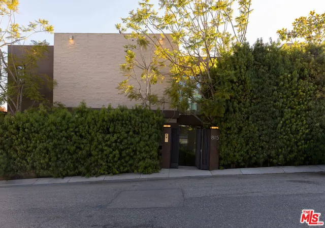 Photo 2 of Mansion for sale at 815 N Tigertail Rd, Los Angeles, CA 90049 | MLS# 26831785 | Listing updated on 2026-06-18