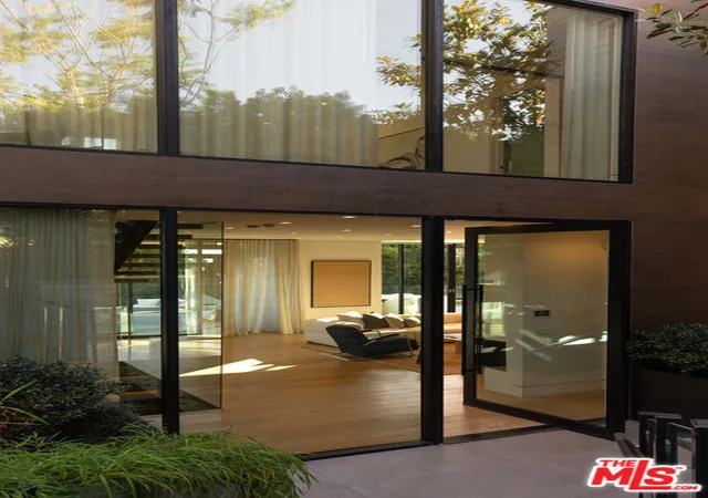 Photo 3 of Mansion for sale at 815 N Tigertail Rd, Los Angeles, CA 90049 | MLS# 26831785 | Listing updated on 2026-06-18