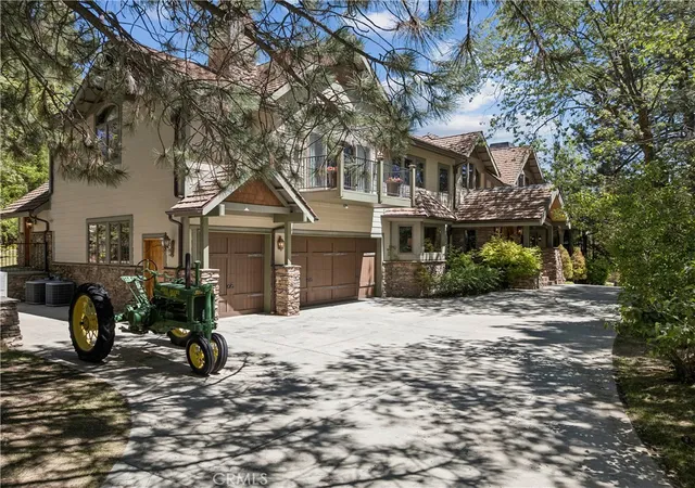 Photo 3 of Single family home for sale at 32310 Hummingbird Ct, Running Springs, CA 92382 | MLS# IG26101653 | Listing updated on 2026-09-11