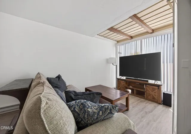 Listing Photo 3 - Condo for sale in building located at 1335 Edgewood Wy, Oxnard, CA 93030