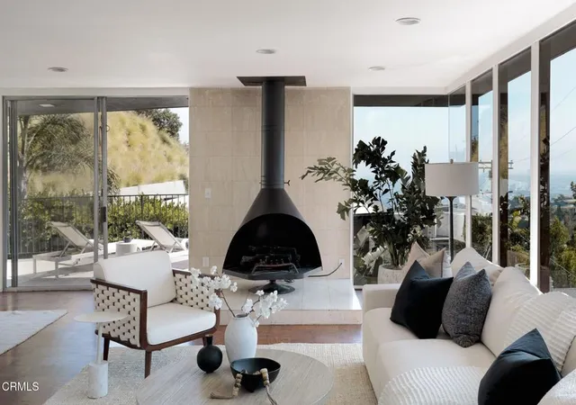 1st image of 1600 Sunset Plaza Dr, Los Angeles, CA 90069 | MLS# P1-27116