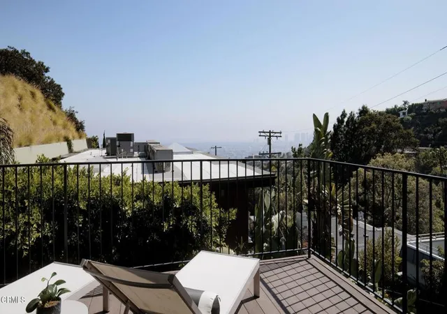 4th image of 1600 Sunset Plaza Dr, Los Angeles, CA 90069 | MLS# P1-27116