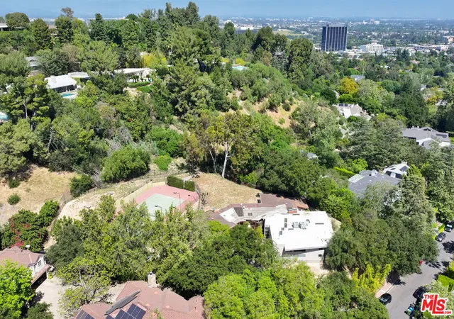 5th image of 16145 High Valley Pl, Encino, CA 91436 | MLS# 26832835