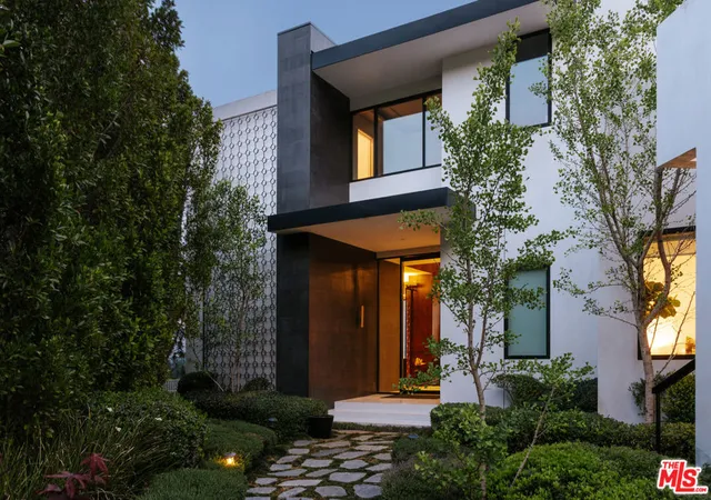 4th image of 8366 Sunset View Dr, West Hollywood, CA 90069 | MLS# 26829447