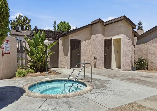 Listing Photo 2 - Condo for sale in building located at 7800 Westfield Rd, Bakersfield, CA 93309 - Unit #28