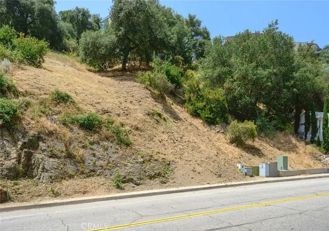2nd image of 2589 E Chevy Chase Dr, Glendale, CA 91206 | MLS# IV26103378