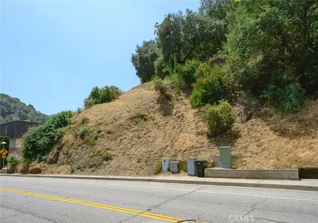 3rd image of 2589 E Chevy Chase Dr, Glendale, CA 91206 | MLS# IV26103378