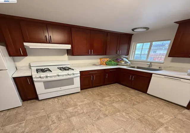 3rd image of 857 Longwood Ave, Hayward, CA 94541 | MLS# 41134403