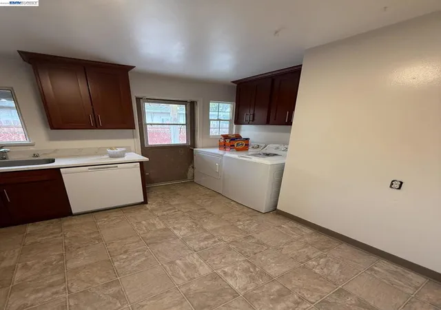 5th image of 857 Longwood Ave, Hayward, CA 94541 | MLS# 41134403
