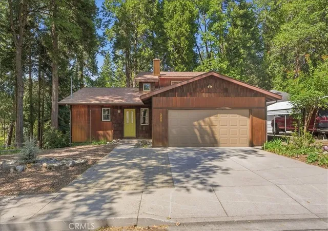 2nd image of 306 Gaudenzio, Mount Shasta, CA 96067 | MLS# SN26103223