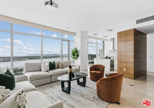 3rd image of 165 6Th Ave, San Diego, CA 92101