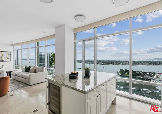 4th image of 165 6Th Ave, San Diego, CA 92101