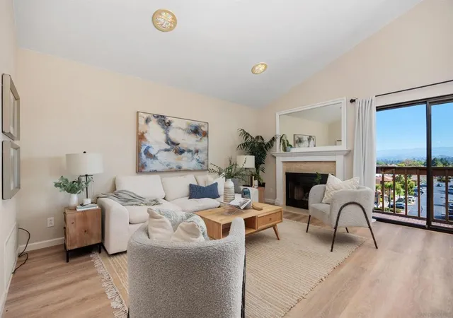 Listing Photo 4 - Condo for sale in building located at 11906 Paseo Lucido, San Diego, CA 92128 - Unit #156