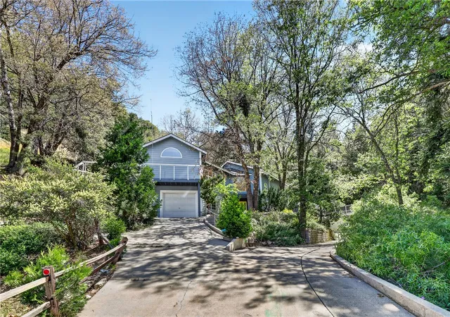 Photo 3 of Sale Pending at 743 Berne, Crestline, CA 92325 | MLS# IG26102729 | Listing updated on 2026-09-29