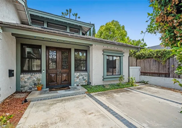 Photo 2 of Sale Pending at 1815 Kinglet Ct, Costa Mesa, CA 92626 | MLS# OC26102898 | Listing updated on 2026-10-05